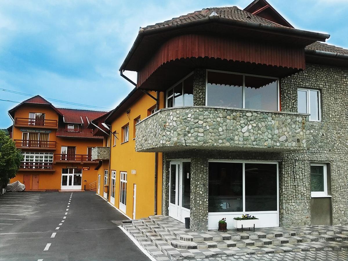 Floare De Colt Petrosani Otel Dış mekan fotoğraf