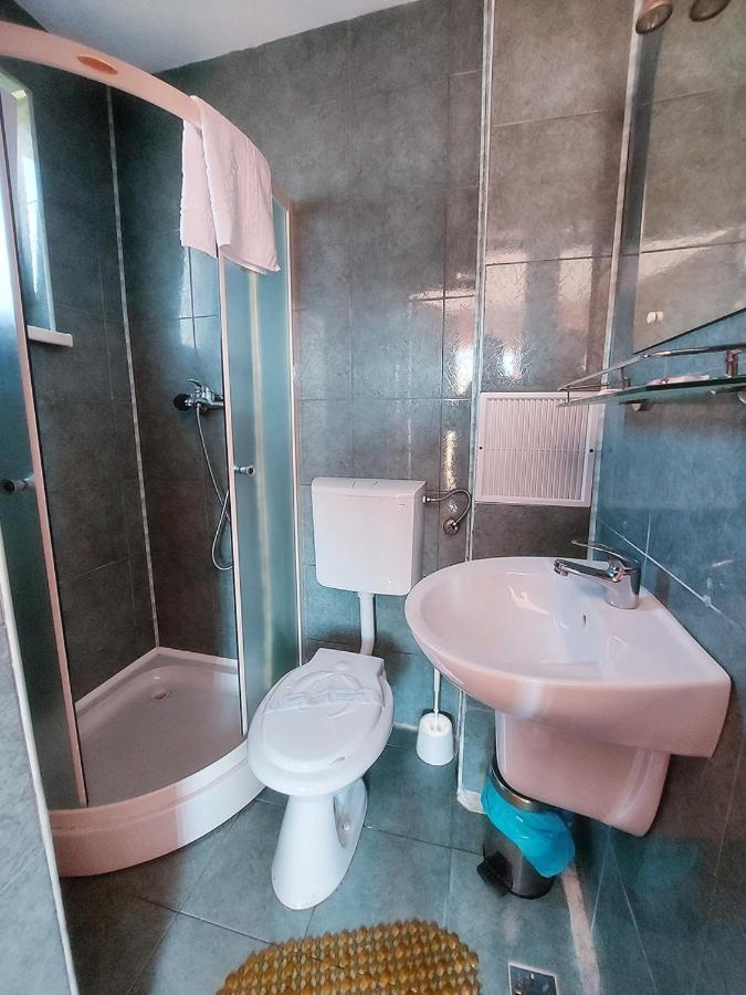 Floare De Colt Petrosani Otel Dış mekan fotoğraf