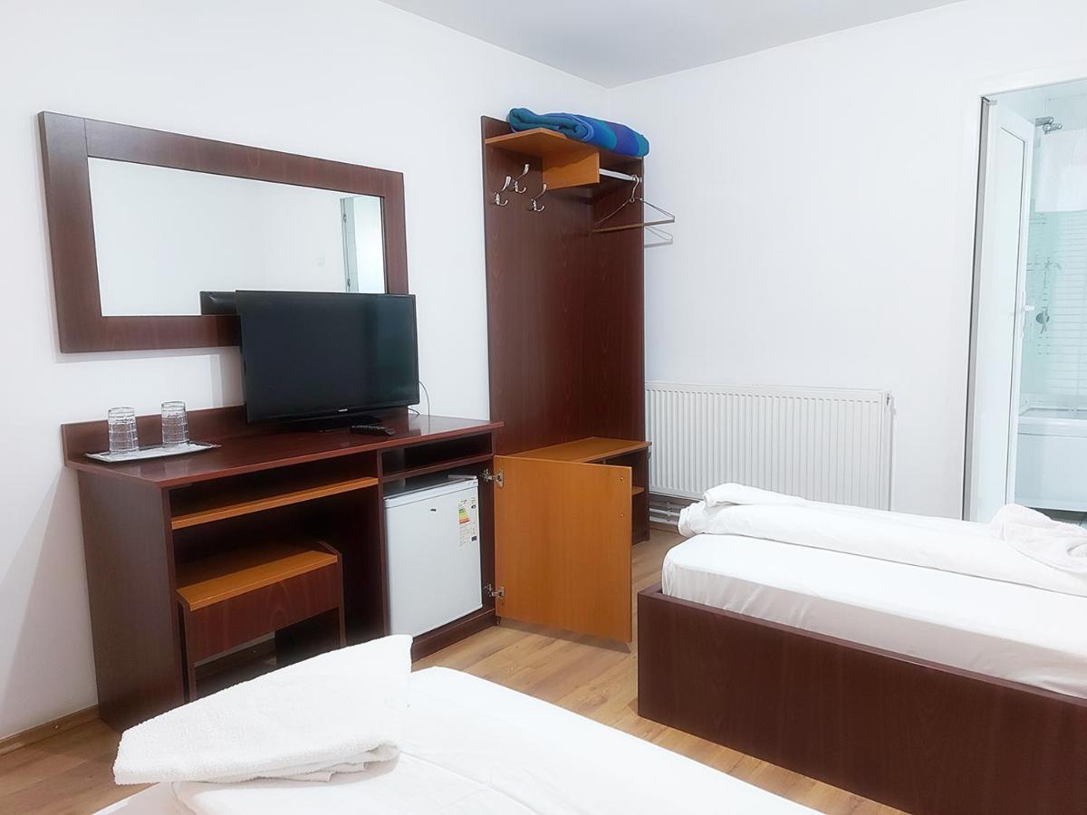 Floare De Colt Petrosani Otel Dış mekan fotoğraf