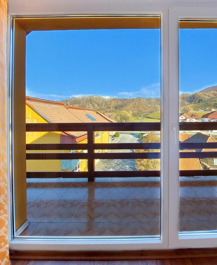 Floare De Colt Petrosani Otel Dış mekan fotoğraf