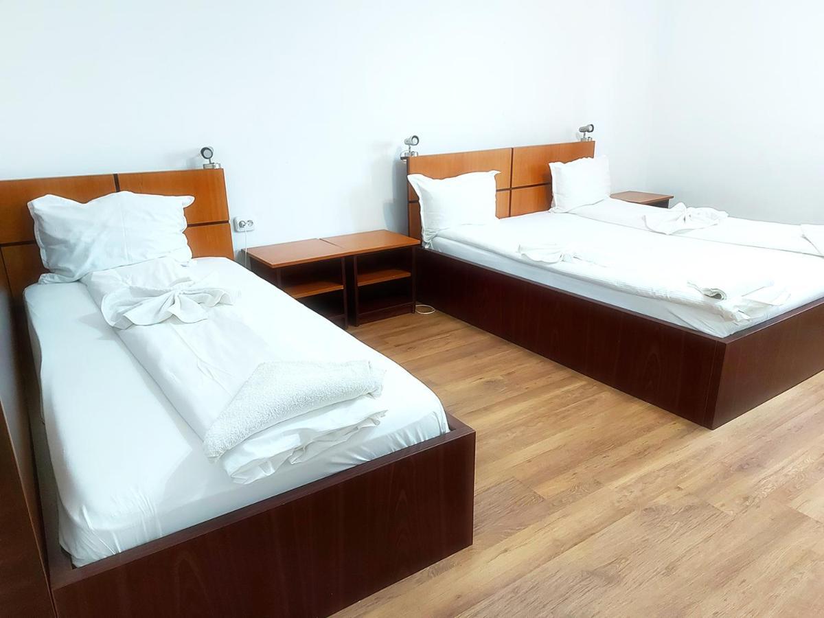 Floare De Colt Petrosani Otel Dış mekan fotoğraf